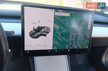 Седан Tesla Model 3 2018 в Львове