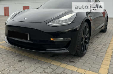 Седан Tesla Model 3 2019 в Львове
