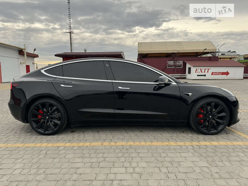 Седан Tesla Model 3 2019 в Львове