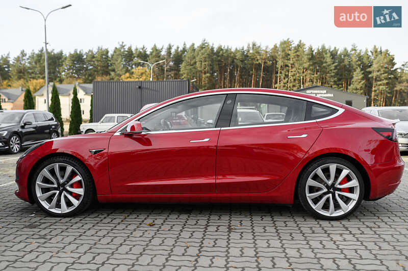 Седан Tesla Model 3 2019 в Львове