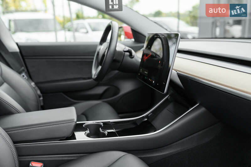 Седан Tesla Model 3 2019 в Львове