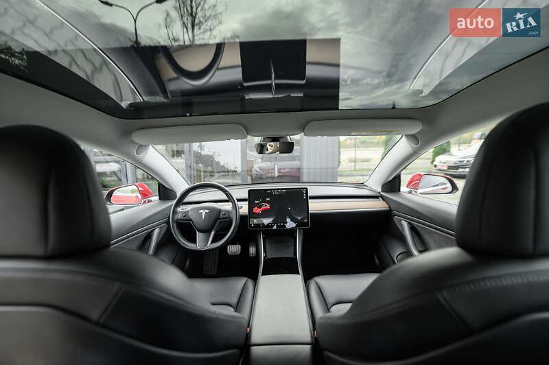 Седан Tesla Model 3 2019 в Львове