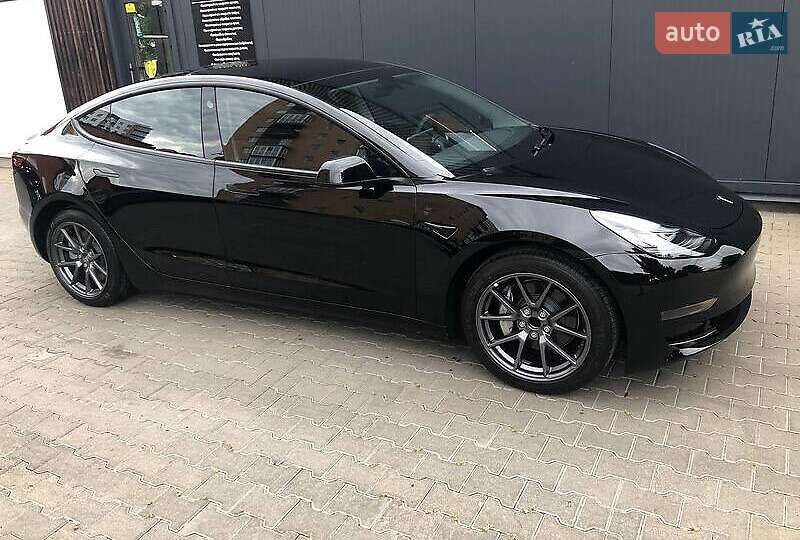 Седан Tesla Model 3 2020 в Виннице