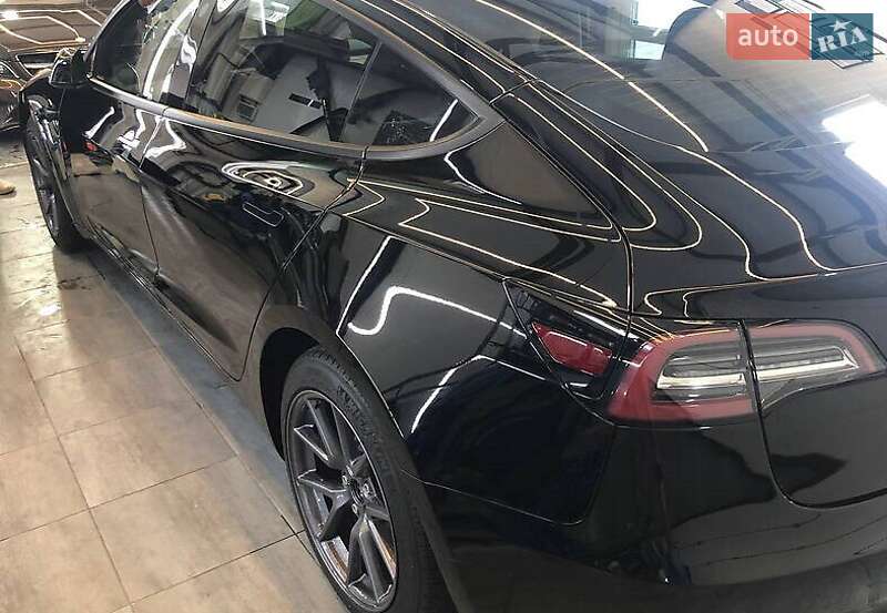Седан Tesla Model 3 2020 в Виннице