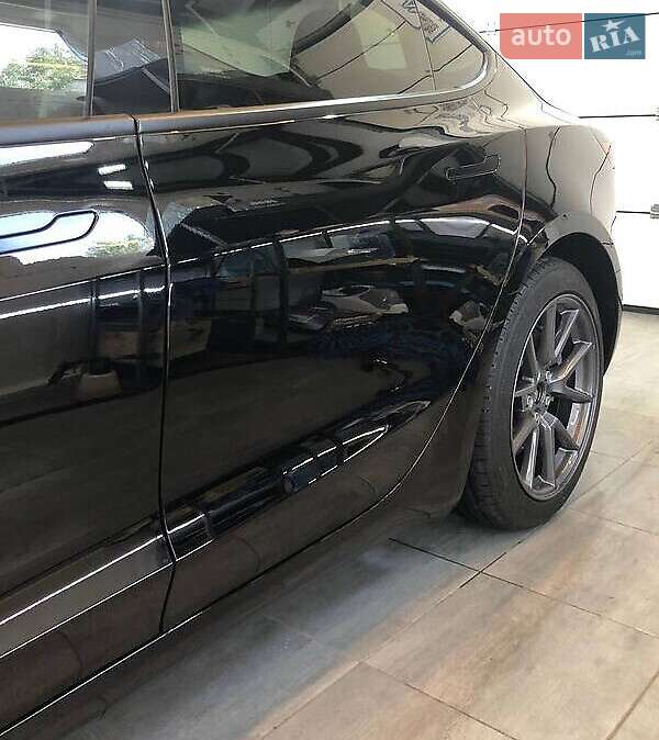 Седан Tesla Model 3 2020 в Виннице