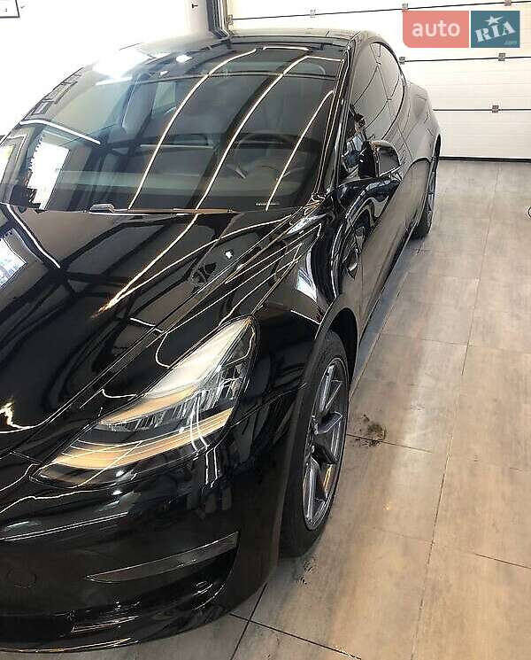 Седан Tesla Model 3 2020 в Виннице