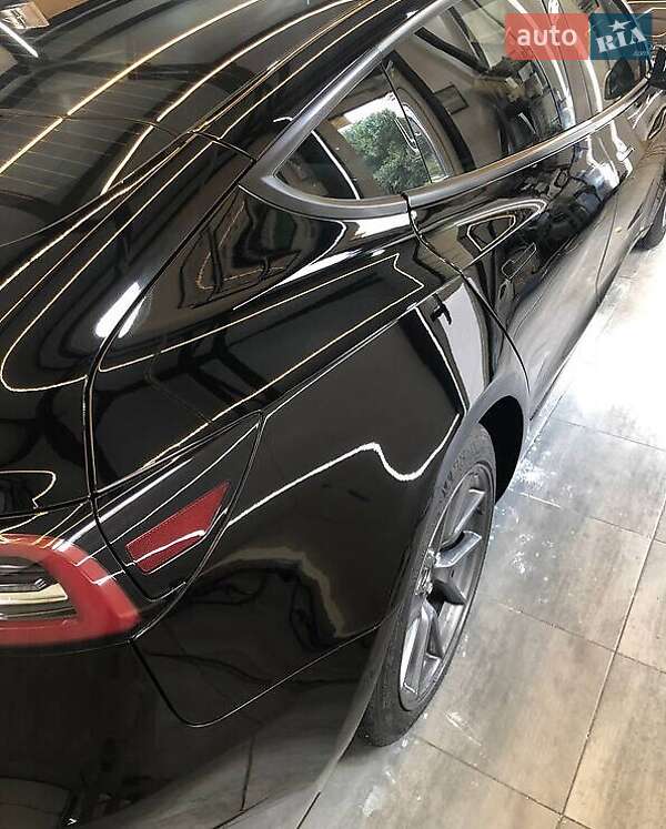 Седан Tesla Model 3 2020 в Виннице
