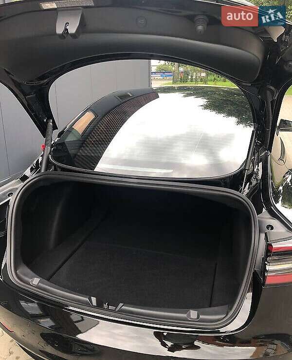 Седан Tesla Model 3 2020 в Виннице