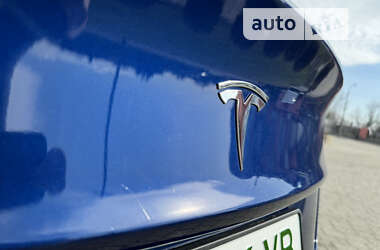 Седан Tesla Model 3 2020 в 