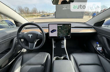 Седан Tesla Model 3 2020 в 