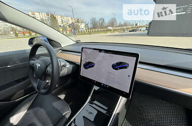 Седан Tesla Model 3 2020 в 