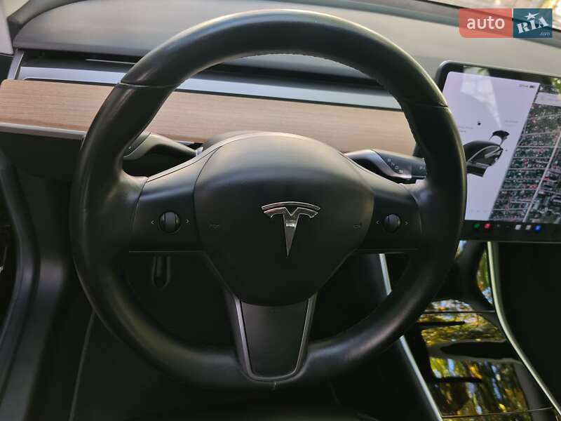 Седан Tesla Model 3 2018 в Первомайске