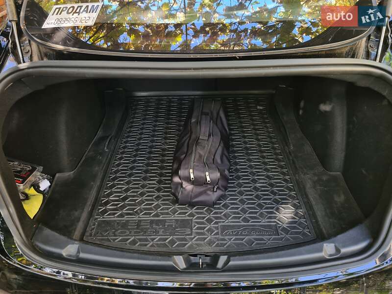 Седан Tesla Model 3 2018 в Первомайске