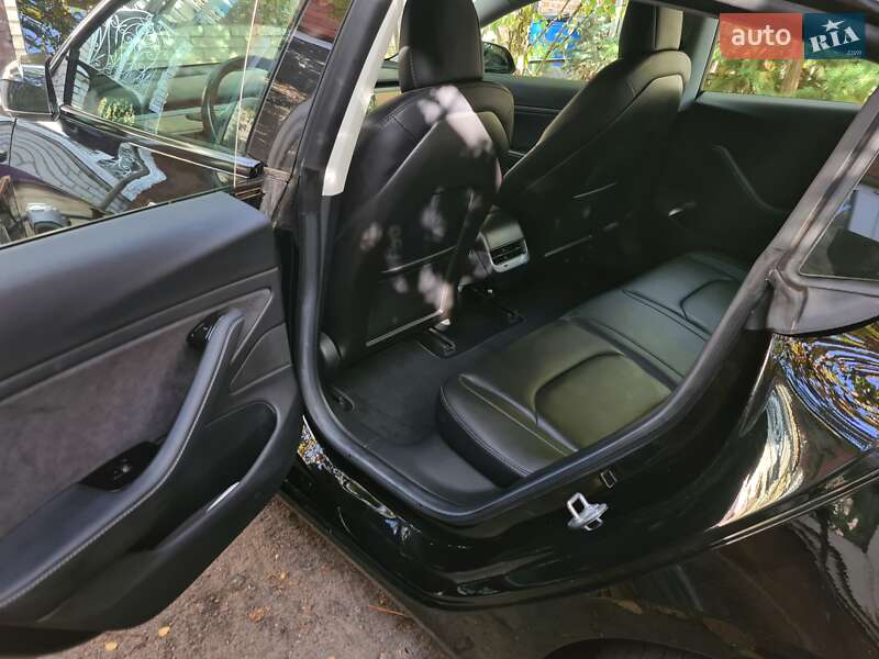 Седан Tesla Model 3 2018 в Первомайске