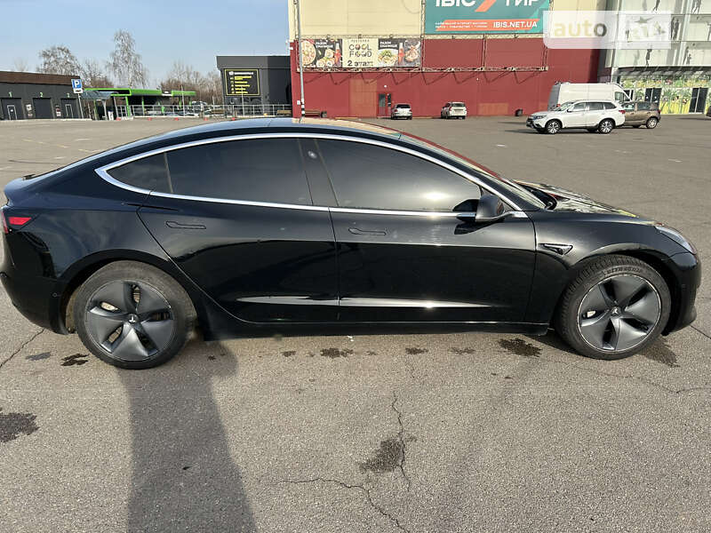 Седан Tesla Model 3 2018 в Києві