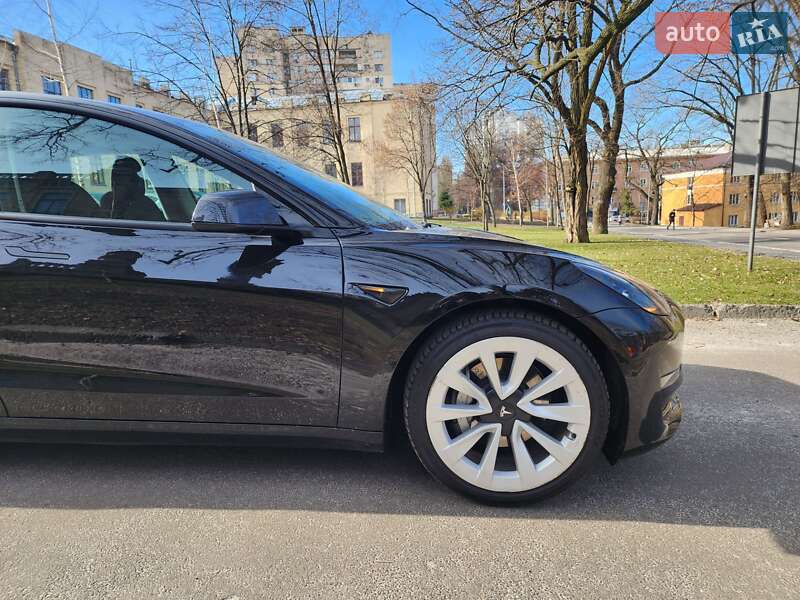 Седан Tesla Model 3 2021 в Киеве