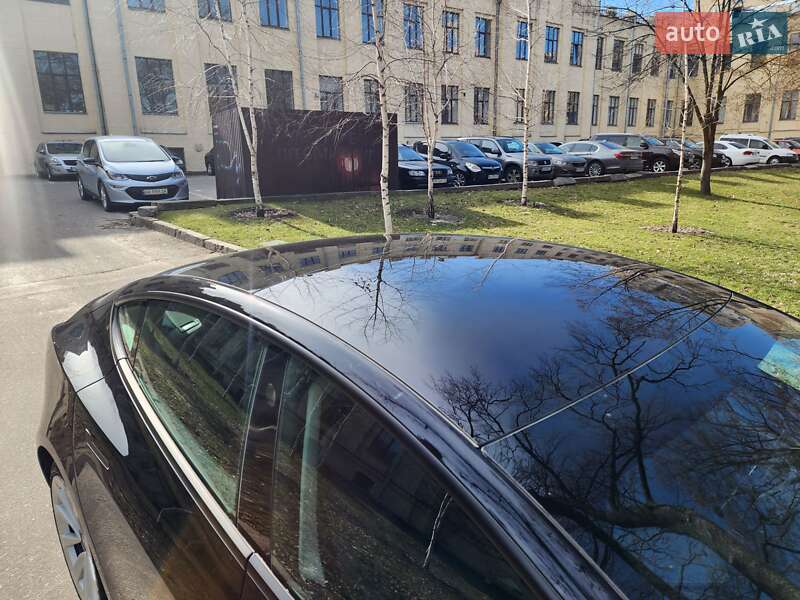 Седан Tesla Model 3 2021 в Киеве