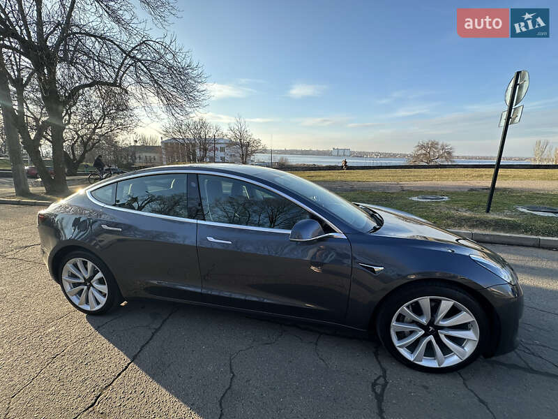 Седан Tesla Model 3 2020 в Николаеве