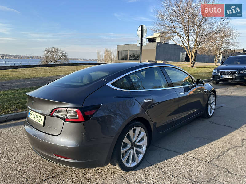 Седан Tesla Model 3 2020 в Николаеве