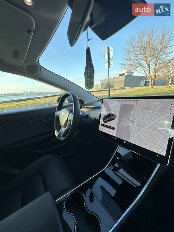 Седан Tesla Model 3 2020 в Николаеве