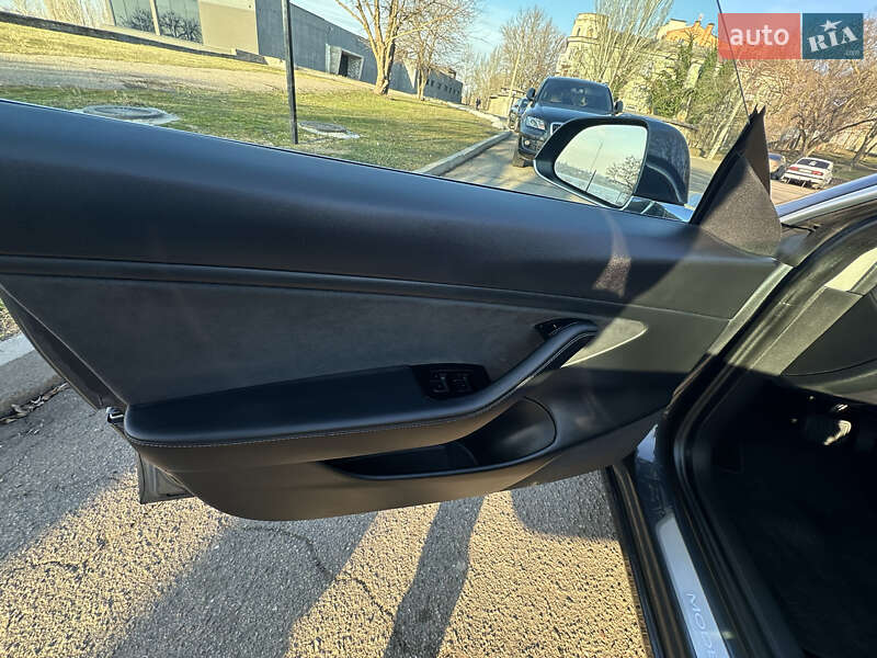 Седан Tesla Model 3 2020 в Николаеве