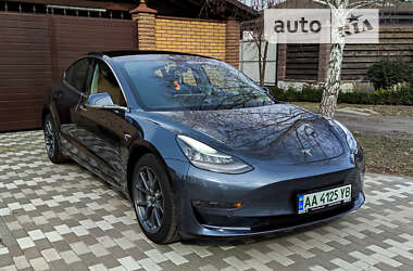 Седан Tesla Model 3 2019 в Киеве