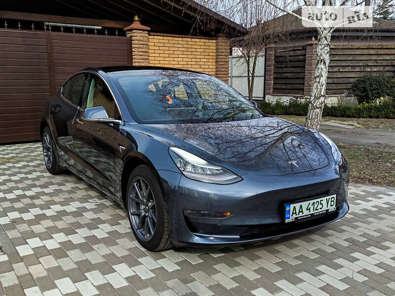 Седан Tesla Model 3 2019 в Киеве