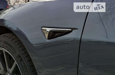 Седан Tesla Model 3 2019 в Киеве