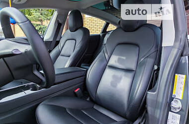 Седан Tesla Model 3 2019 в Киеве