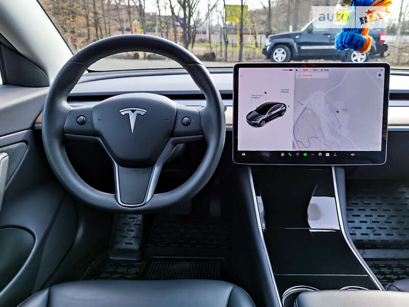 Седан Tesla Model 3 2019 в Киеве