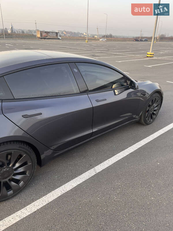 Седан Tesla Model 3 2021 в Львове