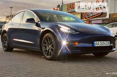 Седан Tesla Model 3 2019 в Киеве