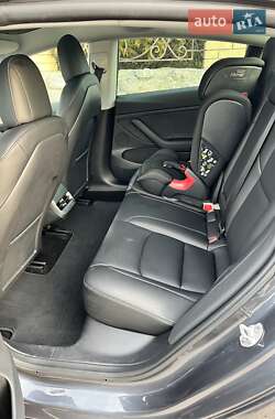 Седан Tesla Model 3 2022 в Валках