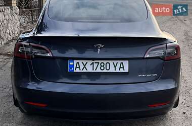 Седан Tesla Model 3 2022 в Валках