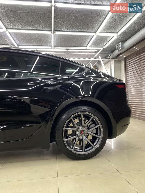 Седан Tesla Model 3 2019 в Киеве