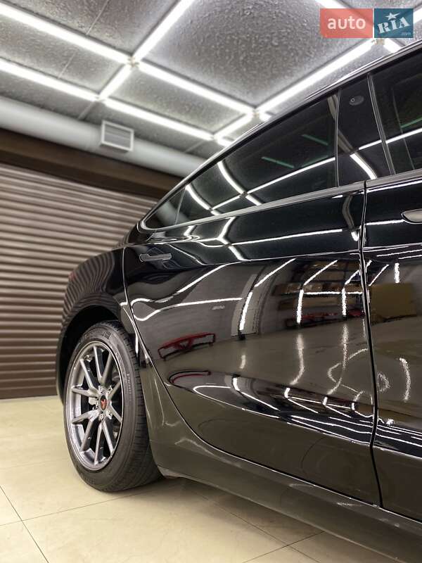 Седан Tesla Model 3 2019 в 