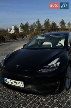 Седан Tesla Model 3 2019 в 
