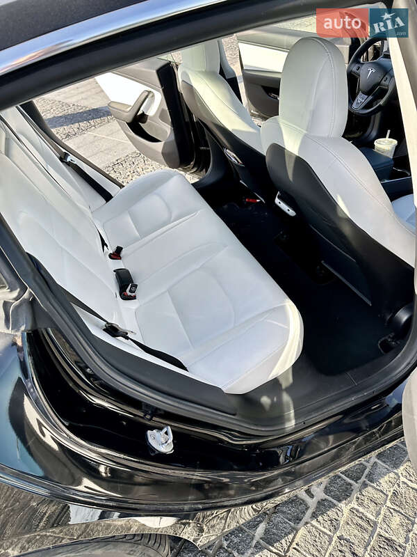 Седан Tesla Model 3 2019 в Дніпрі