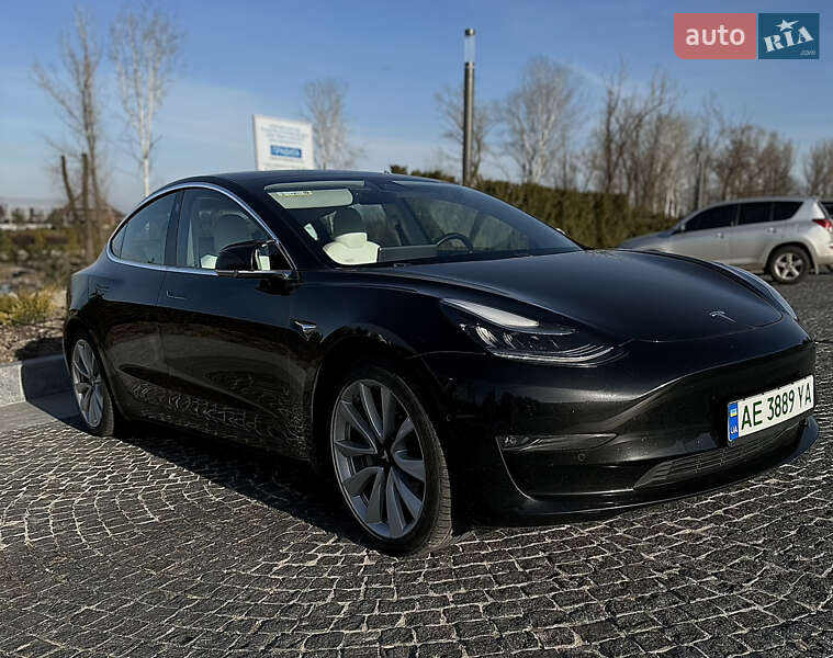 Седан Tesla Model 3 2019 в Дніпрі