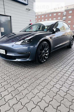 Седан Tesla Model 3 2022 в 