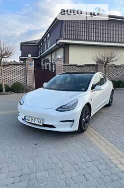 Седан Tesla Model 3 2020 в Тульчині