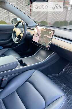 Седан Tesla Model 3 2020 в Тульчині