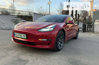 Седан Tesla Model 3 2021 в Киеве