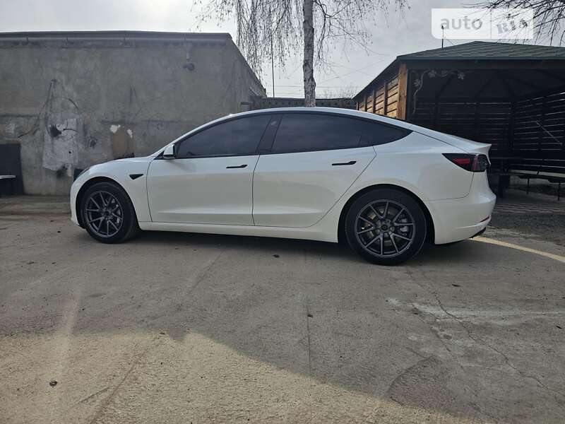 Седан Tesla Model 3 2020 в Одесі