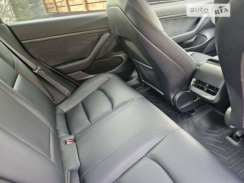 Седан Tesla Model 3 2020 в Одесі