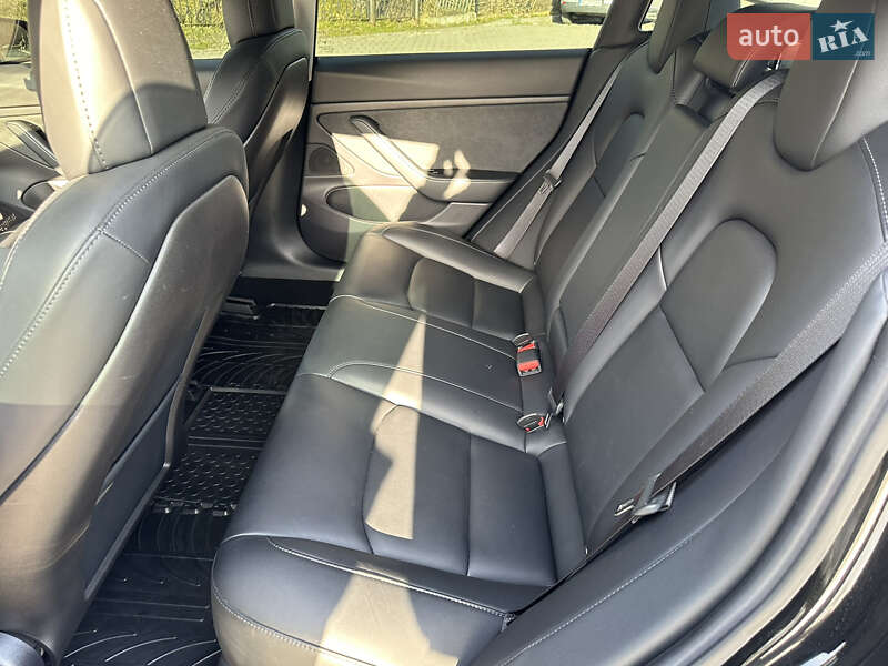 Седан Tesla Model 3 2019 в Луцьку