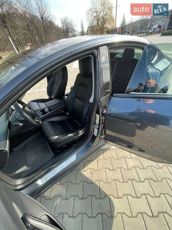 Седан Tesla Model 3 2018 в Вінниці