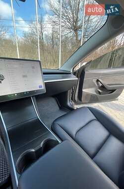Седан Tesla Model 3 2018 в Виннице