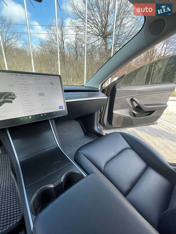 Седан Tesla Model 3 2018 в Вінниці