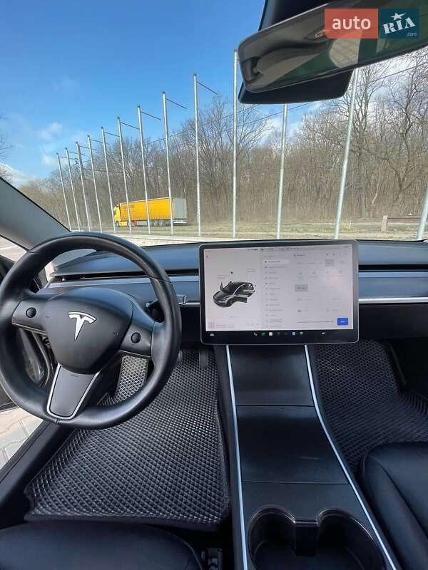 Седан Tesla Model 3 2018 в Вінниці